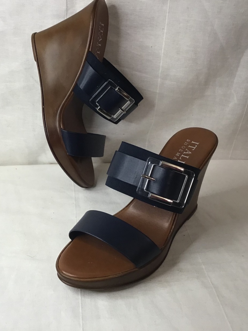Women’s Italian Shoemakers Navy Wedge Slide Sandals Buckle. Size 7.